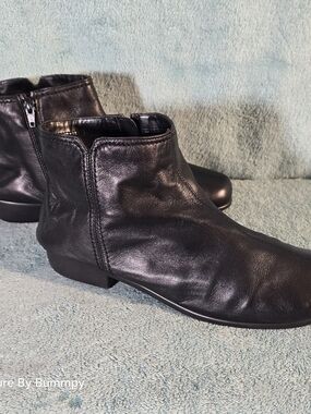 Aerosoles "Double Trouble 2" bootie Squared toe, and visible stitching. Size 10